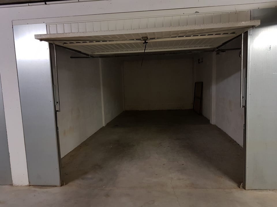 The box is double for the car, your bikes and beach games (not included)