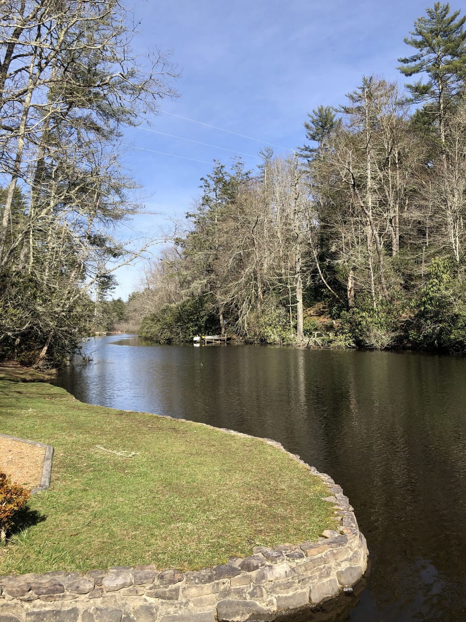 Mirror lake is a 2 minute drive and 10 minute walk away!