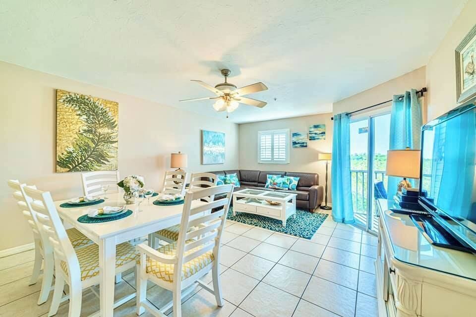Dining Area & Living Room 1