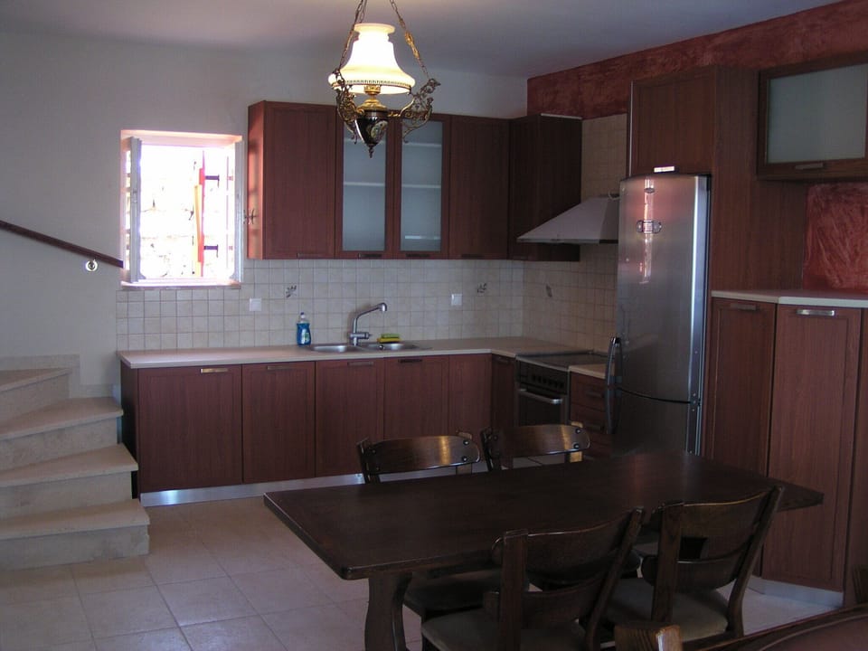 Kitchen and dinning - Villa Harmony
