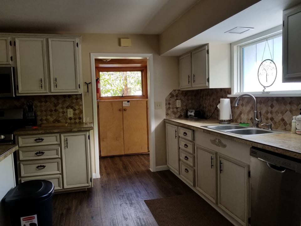 Front mud room entrance into Kitchen