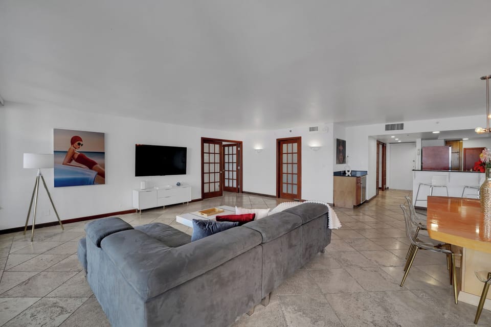 Living room, Roku streaming tv, balcony access