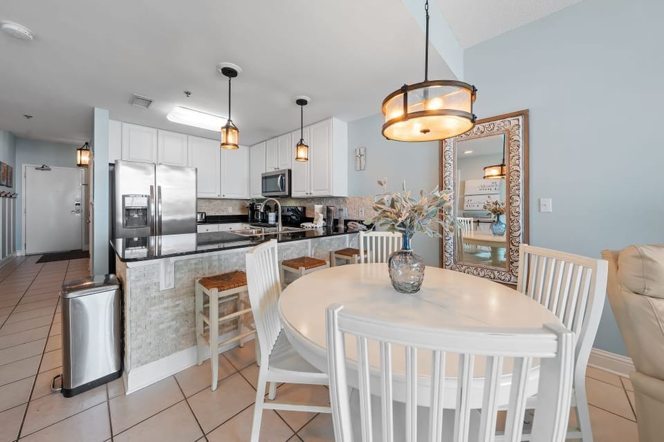 7 Lighthouse 1608 Dining