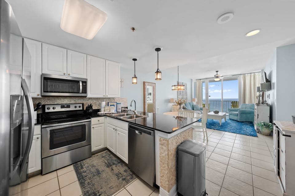 9 Lighthouse 1608 Kitchen