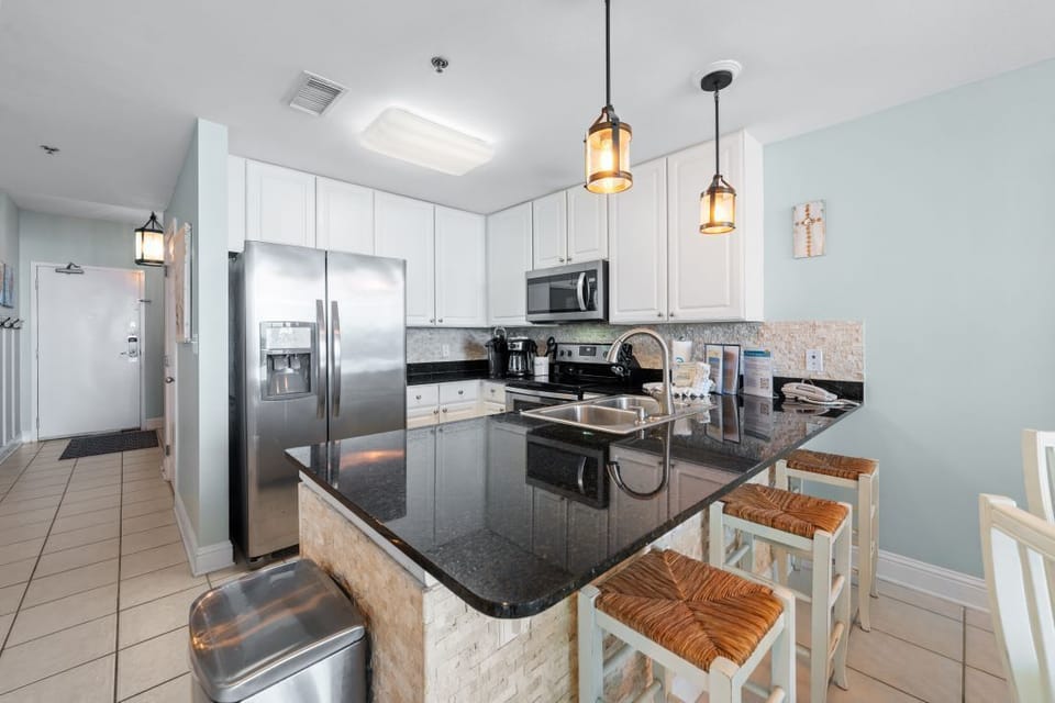 8 Lighthouse 1608 Kitchen