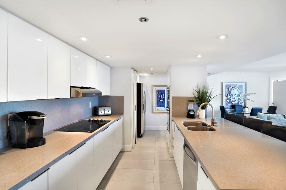 Fully equipped kitchen, washer/dryer 