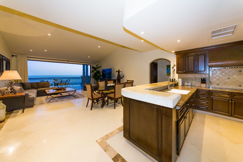 Fully Equiped Kitchen and Laundry Room