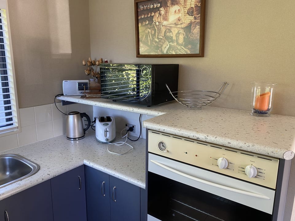 Nice kitchen to cook in with gas hobbs, electric oven, microwave etc 