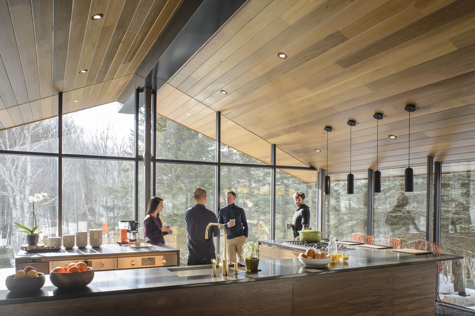 Kitchen and breakfast bar.