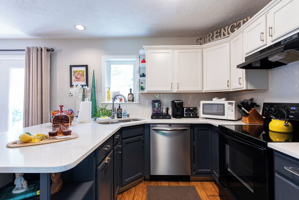 The newly renovated kitchen offers quartz countertops 
