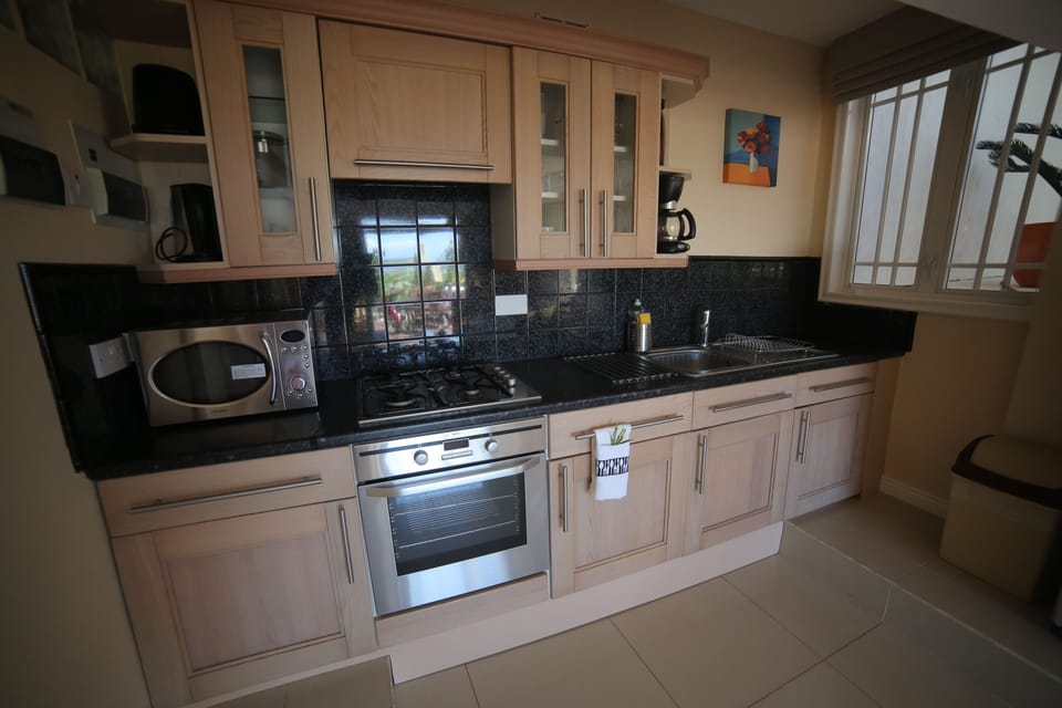 Fully fitted  Italian style kitchen.