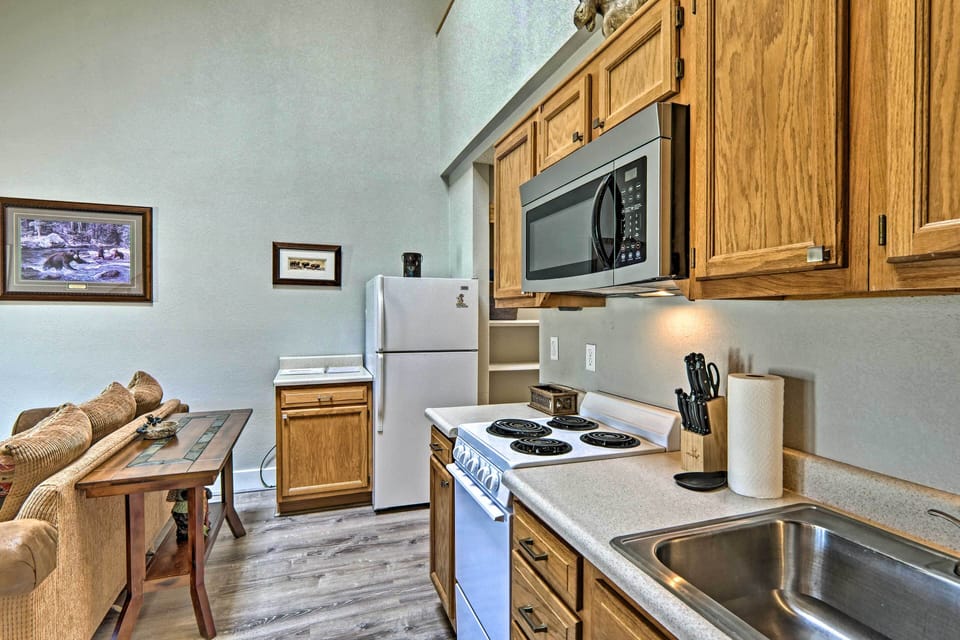Kitchen | Drip Coffee Maker | Dishware & Glassware