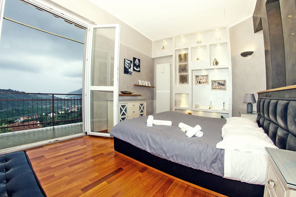 First bedroom sea view