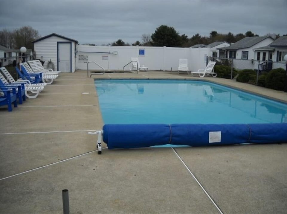 POOL & SPA