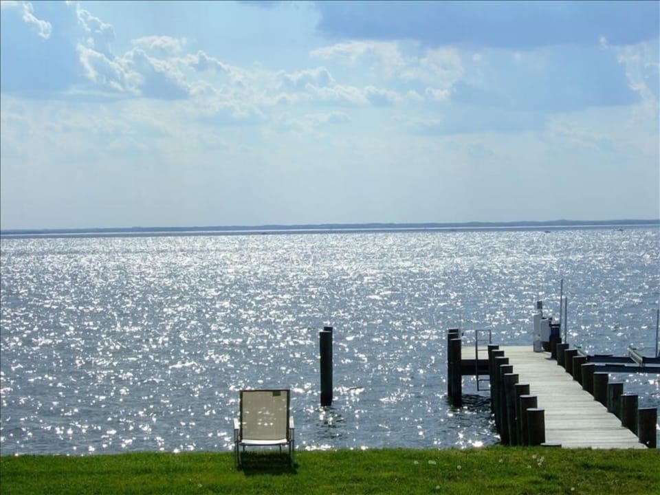 Comfortable 5 Bedroom Waterfront Home on Chesapeake Bay House in Kent Island