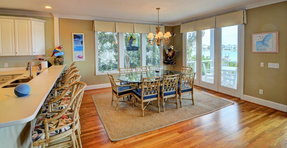 Dining Room and Bar
