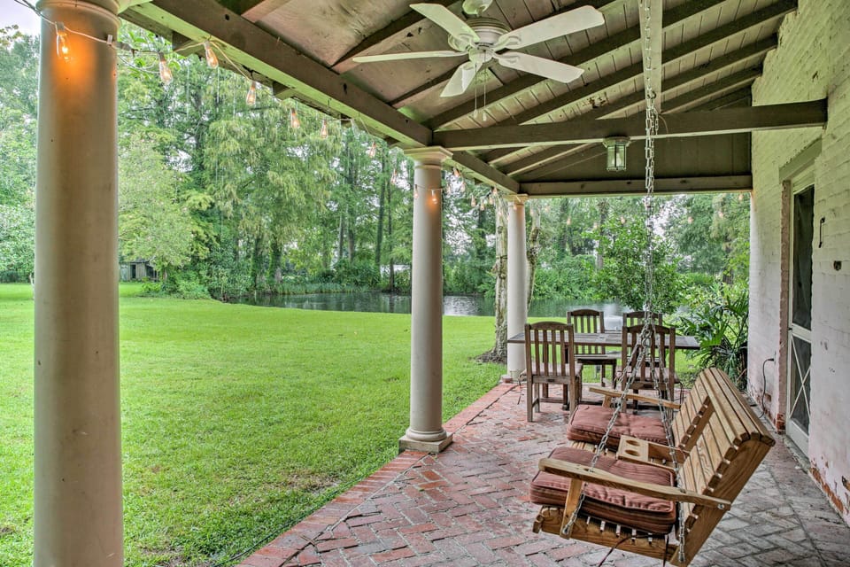 Outdoor Space | Garden | Free WiFi | Steps to Mississippi River
