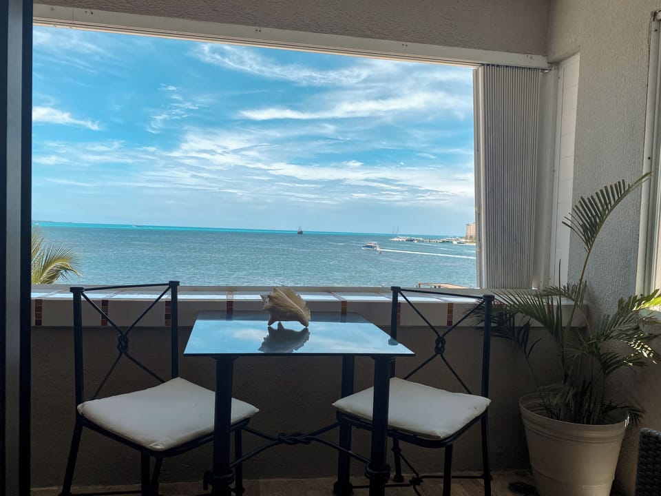Private balcony 
4th Floor 
Ocean view 
Dinning table 
Lounge chairs 
