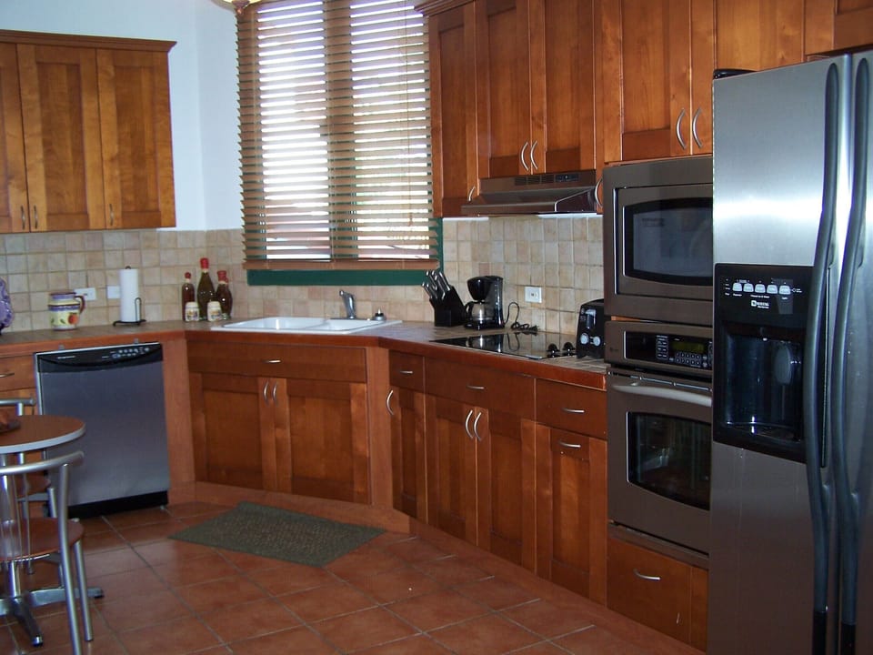 full kitchen