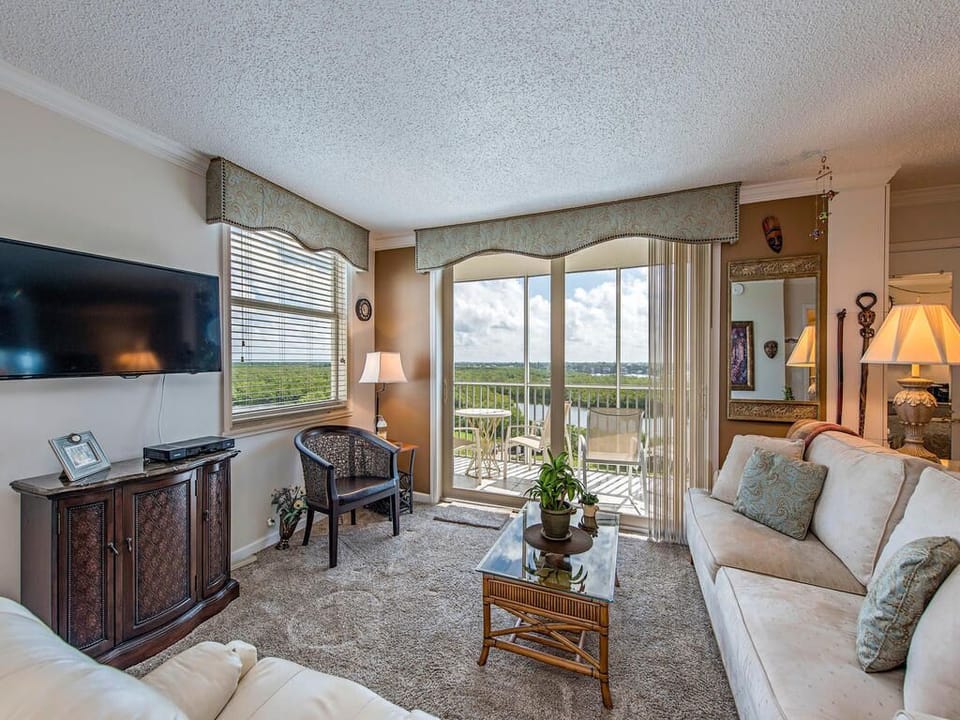 family room & lanai

