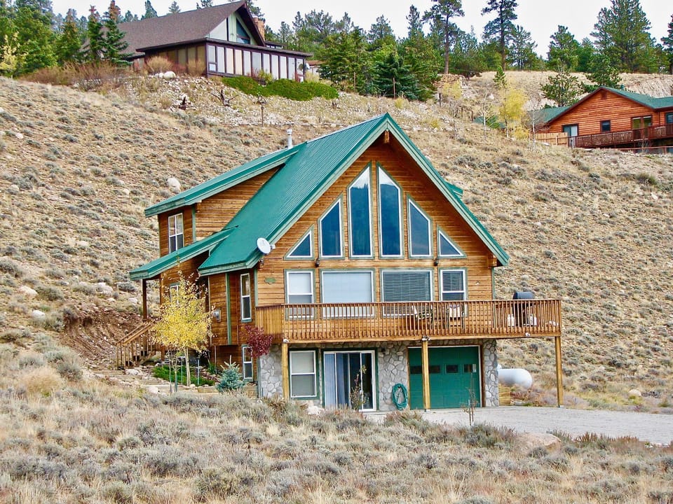 Welcome to the Lone Pine Lodge. 3 bedroom, 2 bath with plenty of parking. 