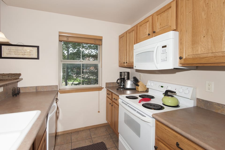 Full kitchen on main level.