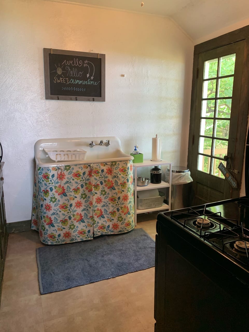 Fully functioning farmhouse style kitchen 
