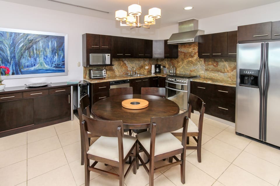 Modern, fully-stocked kitchen with gas stovetop and oven 