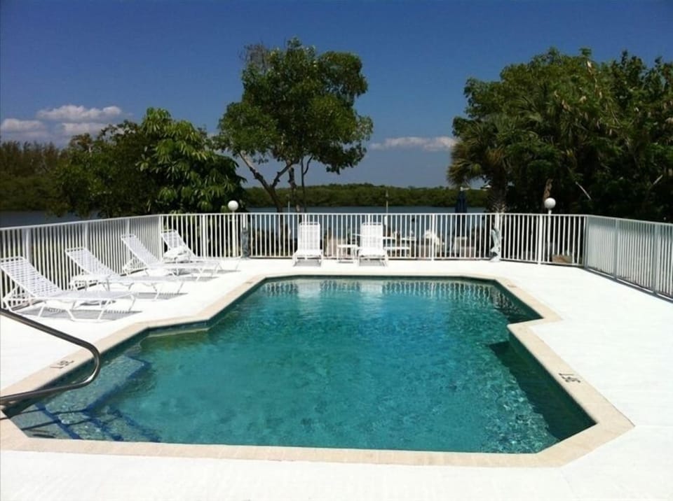 Heated swimming pool
