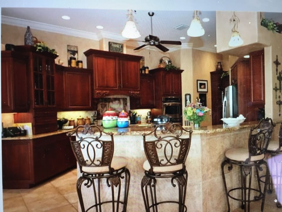 Kitchen bar