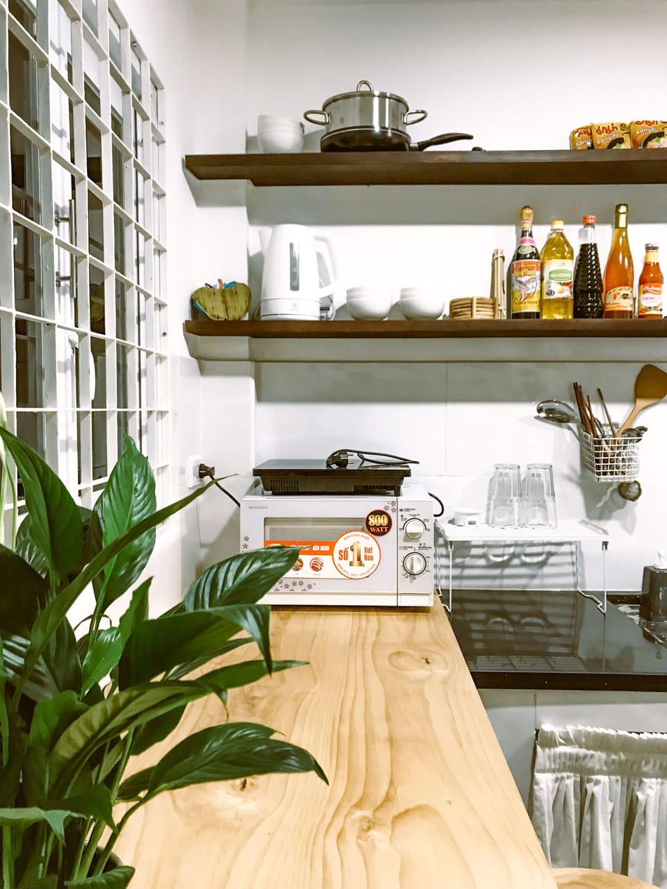 A suitable space for cooking and chit-chatting