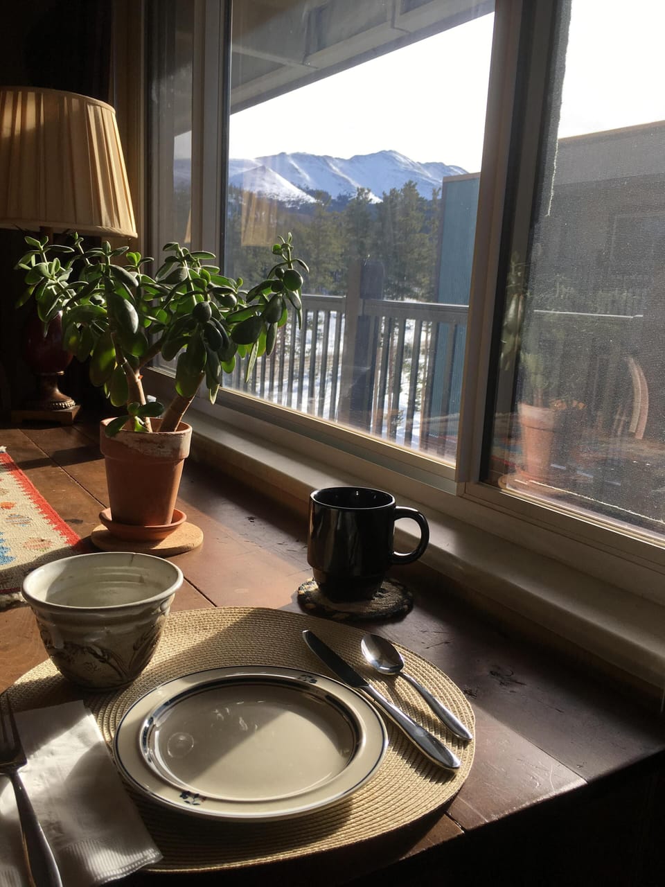 Table for 6 with views to mountain on both ends of the table!