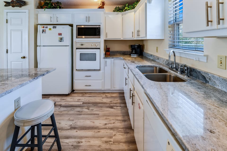 full kitchen with many amenities