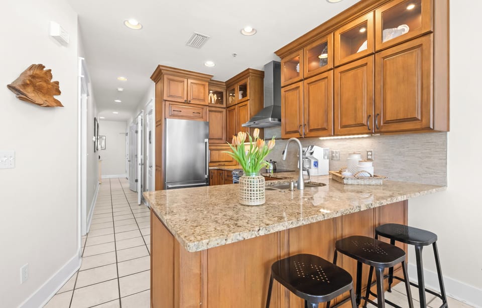 Breakfast bar seating available