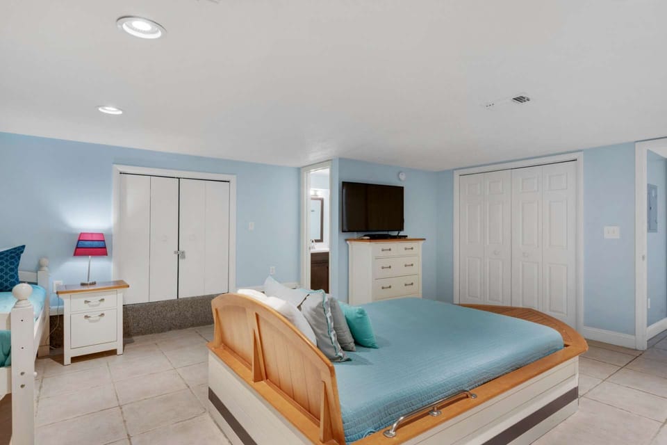 Two twin beds, one full sized bed with trundle pullout, and a flat screen T.V.