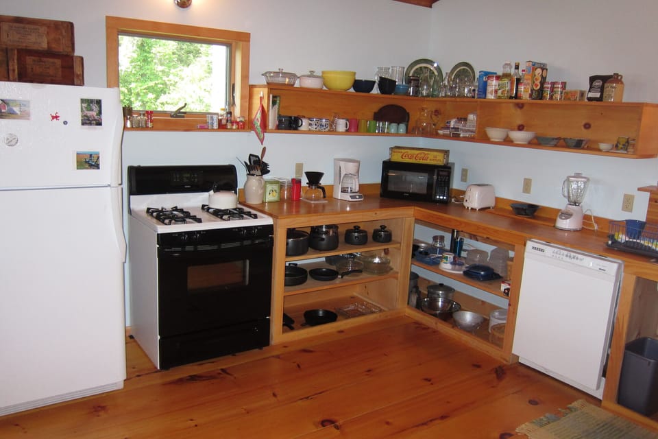 Kitchen (fully stocked)