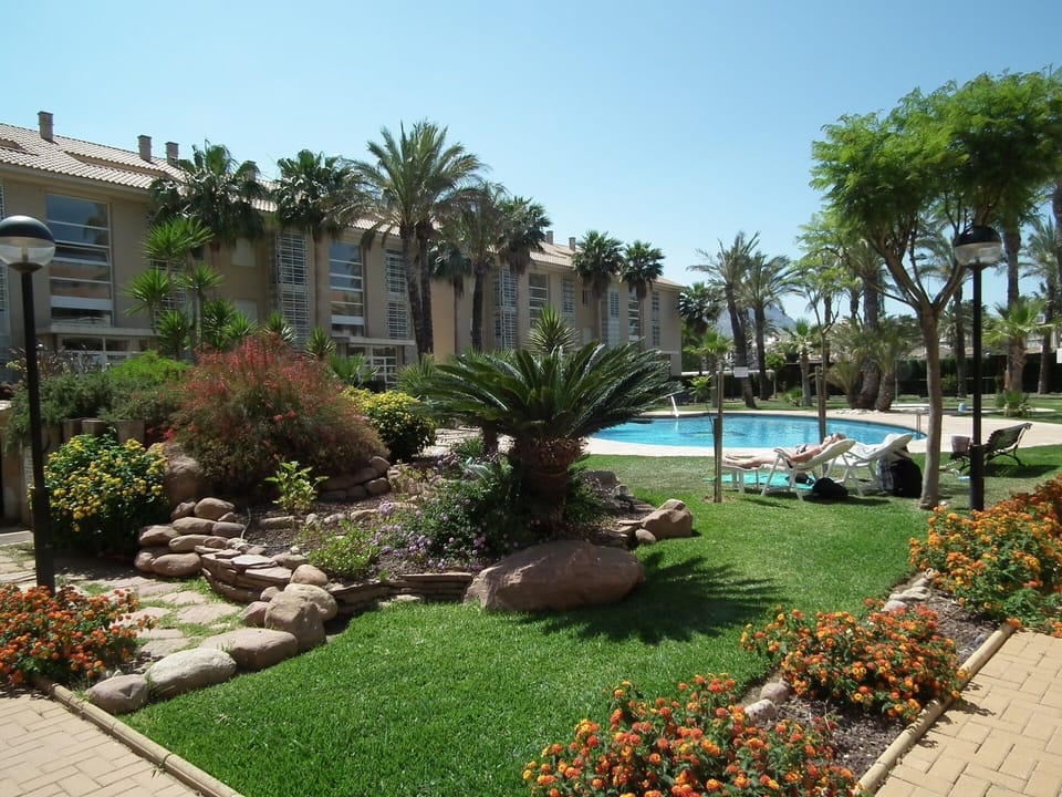 Tropical gardens & pool