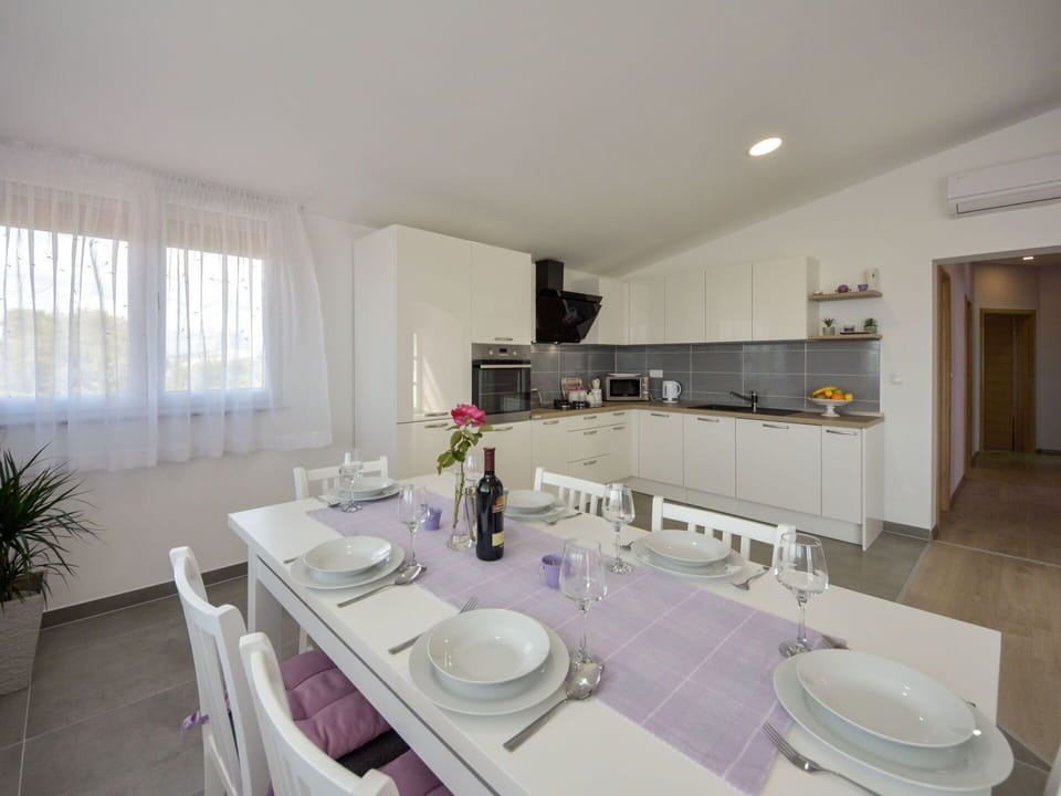 Property, Room, Bathroom, Interior Design, Building, House, Real Estate, Furniture, Architecture, Sink