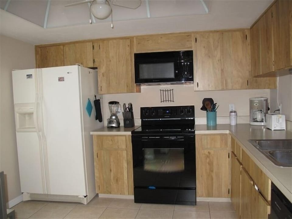 Kitchen, smooth top range