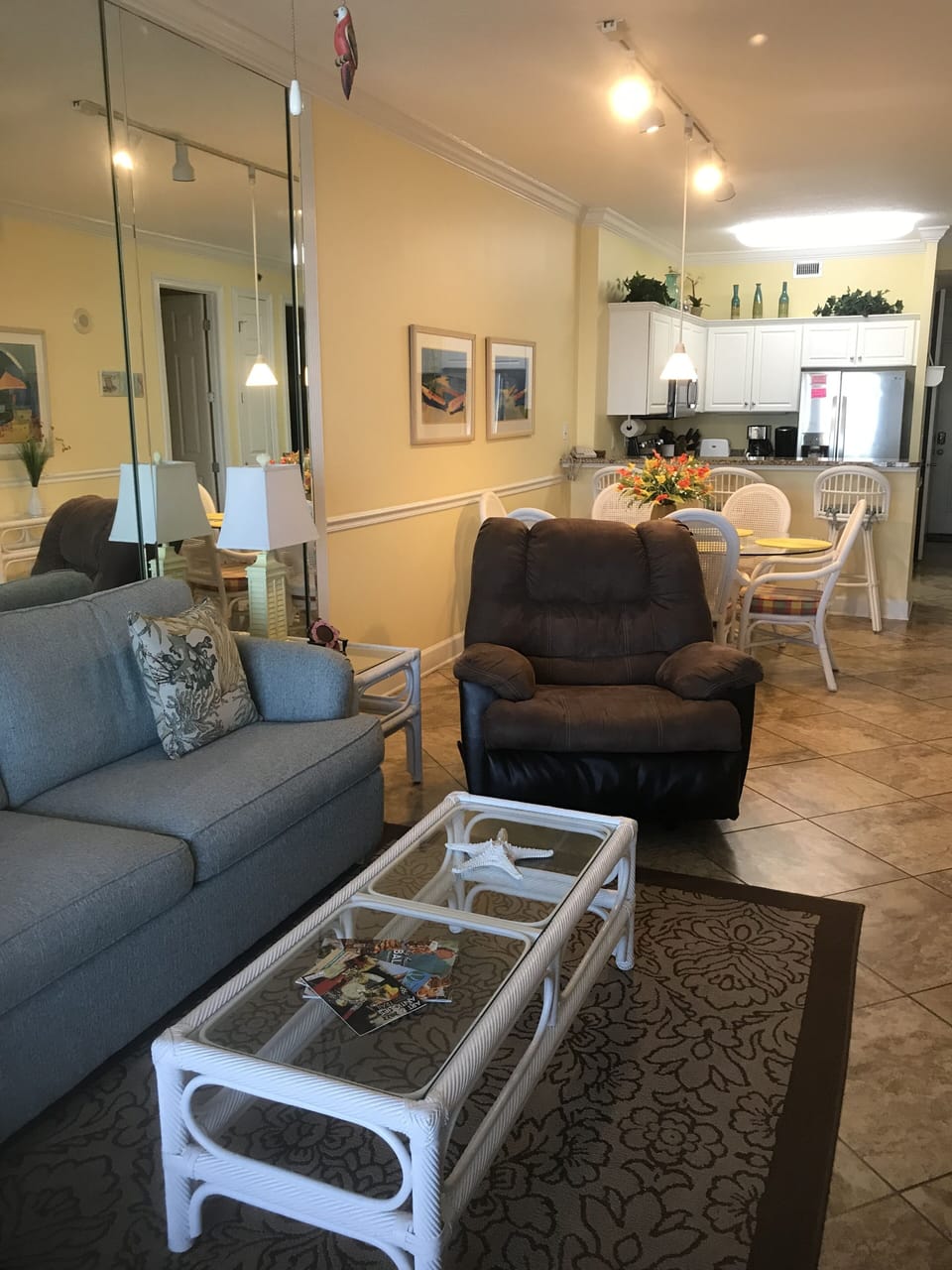 Living Area Looking into Kitchen/Dining
Queen-sized Sofa Bed, Recliner