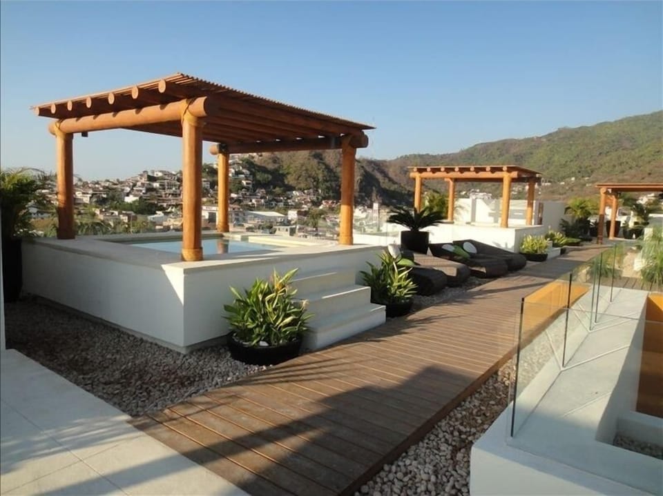 Hot tubs on rooftop terrace!