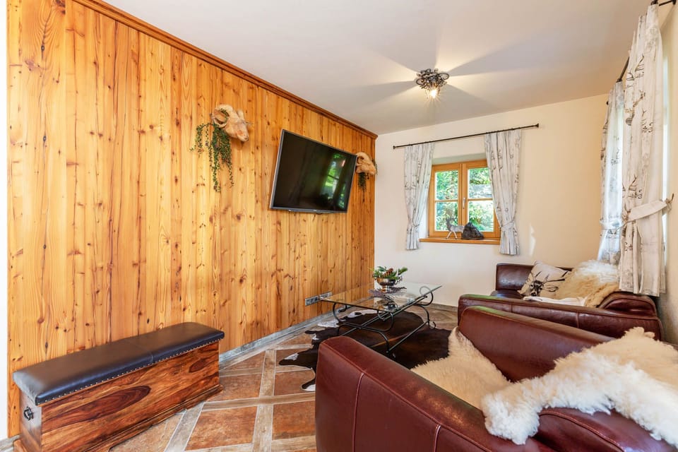 Exclusives Ferienhaus für bis zu 8 Personen, mit Wellnesbereich, Terrasse und Garten und Carport House in Bavaria