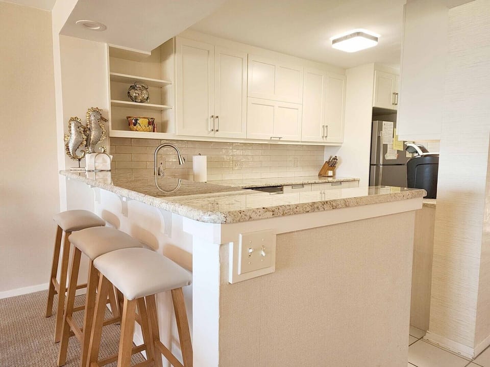 Breakfast Bar & Kitchen