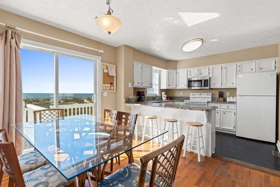 Kitchen
CAM 10-23-25