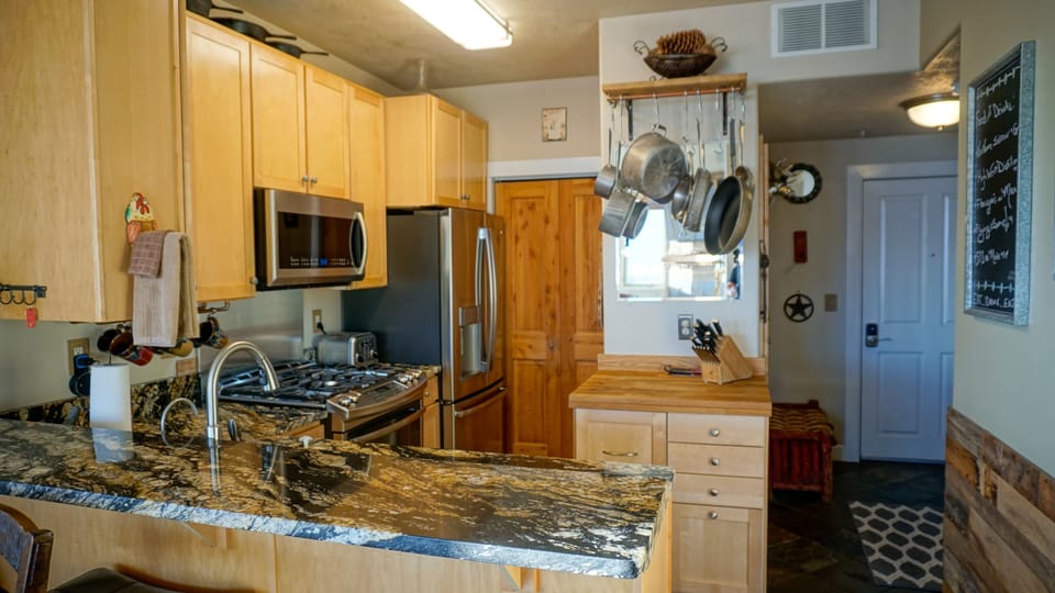 fully equipped kitchen 