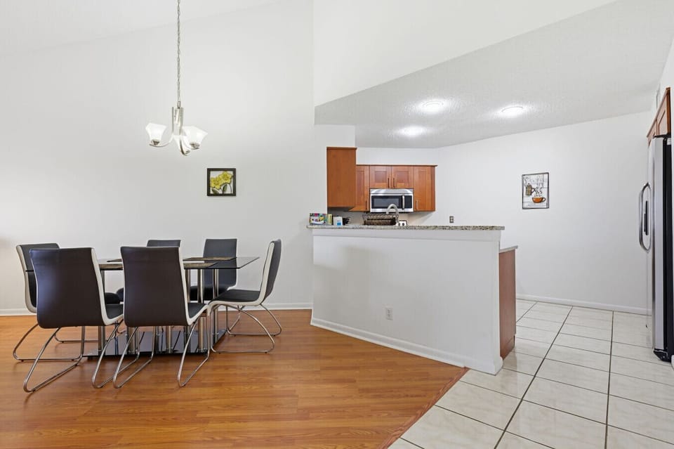 Dining Table w/ seating for 6