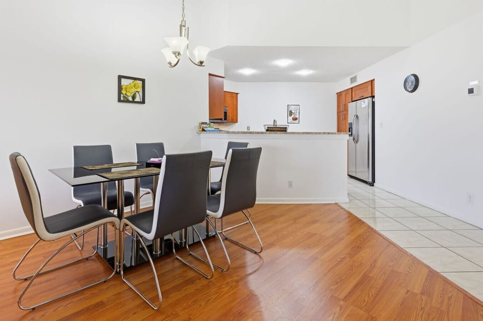 Dining Table w/ seating for 6