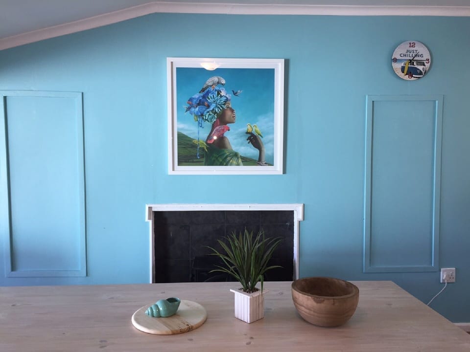 Lovely Caribbean style wall and art.