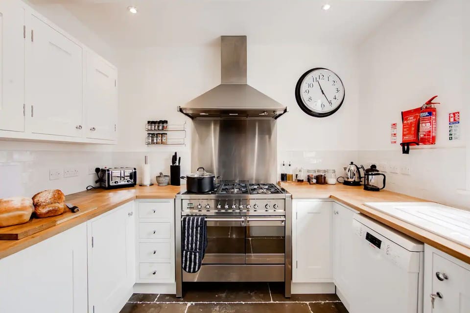 High-spec Kitchen including Smeg Range cooker