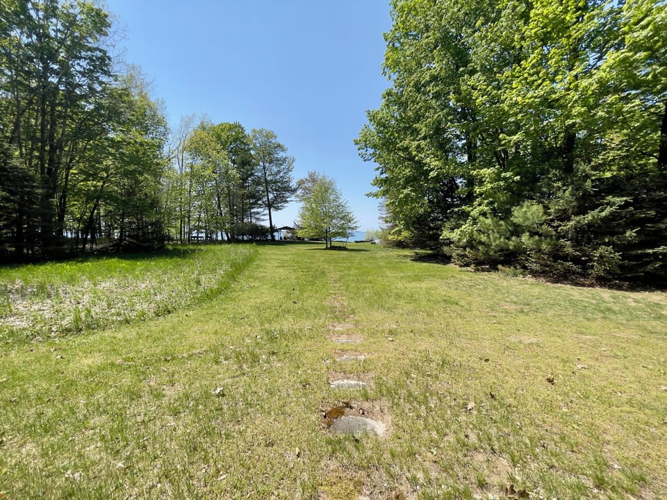 HUGE YARD for your privacy and fun!